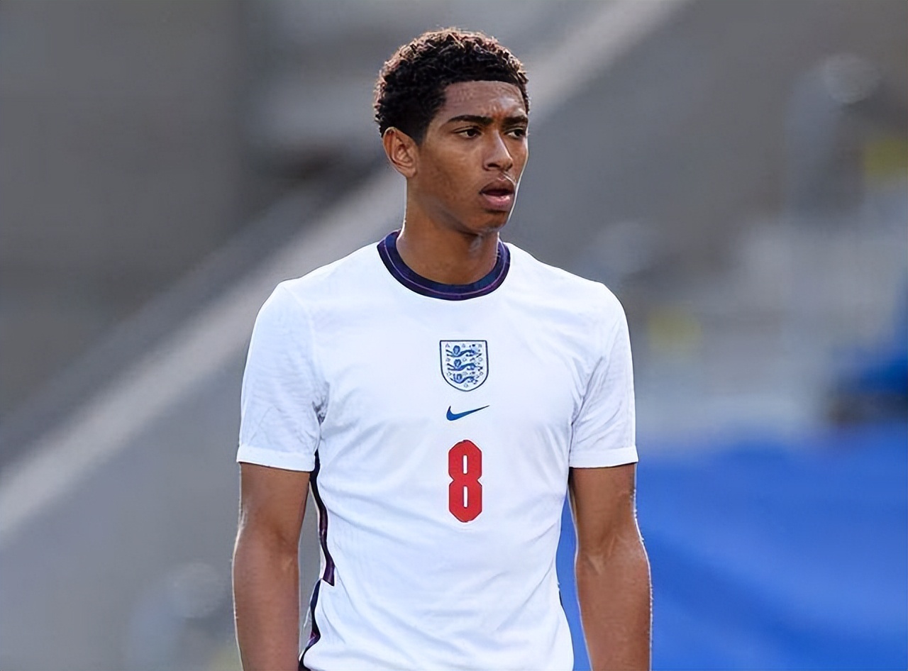 39岁仍然无所畏惧：诺伊尔的拜仁传奇继续