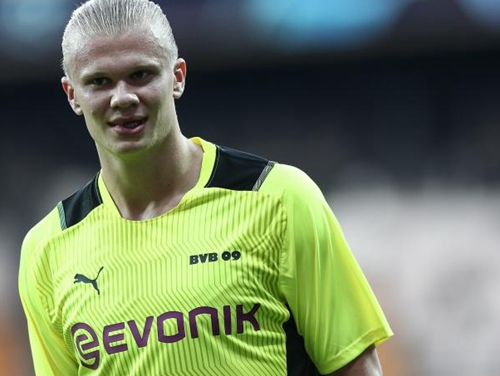 胖了？美媒晒浓眉训练图配文：浓眉的肚子从衣服里露出来了！