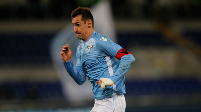 湖人惨败，詹姆斯赛后暗示球权分配有问题，没有打出团队篮球