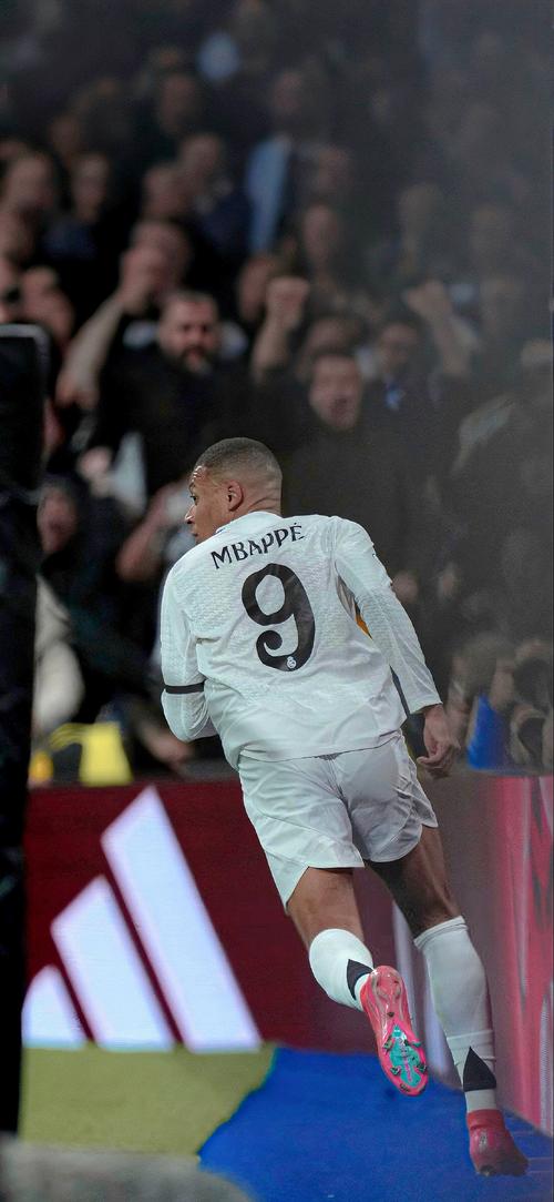 今日亚泰降级，而昨日以亚泰梯队为班底的泰州队夺得苏超冠军