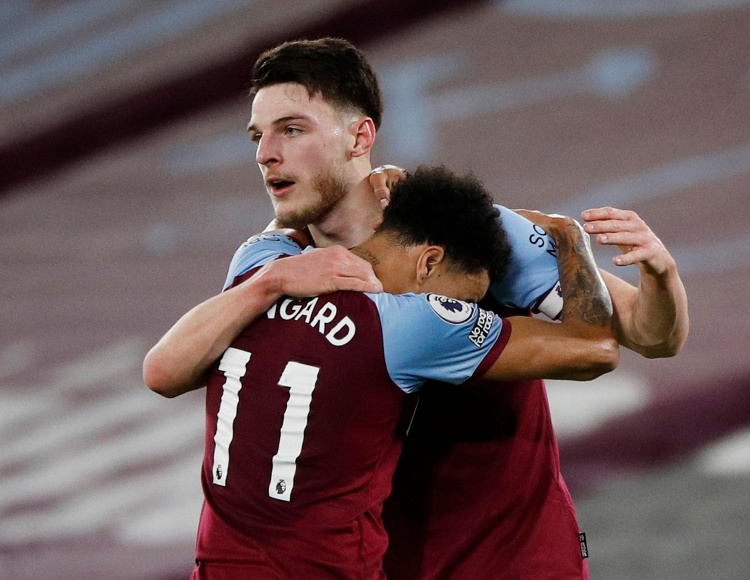 前利物浦后卫马蒂普退役后首亮相，现身沙尔克04广告