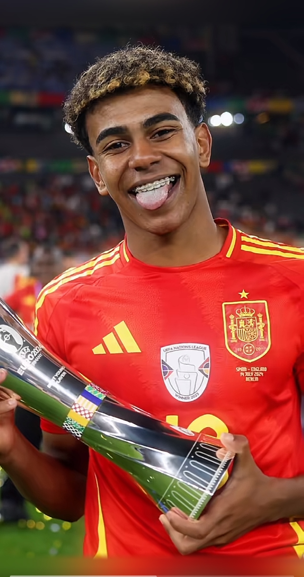 记者：多特仍在推进桑乔的转会，相关谈判正在进行中