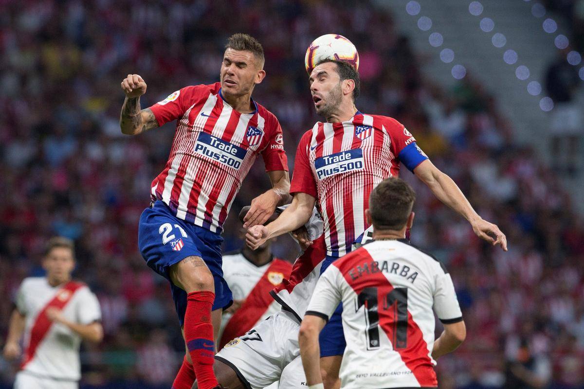 梅西杯开战，梅西和苏亚雷斯现场观战巴萨U16和河床U16的比赛