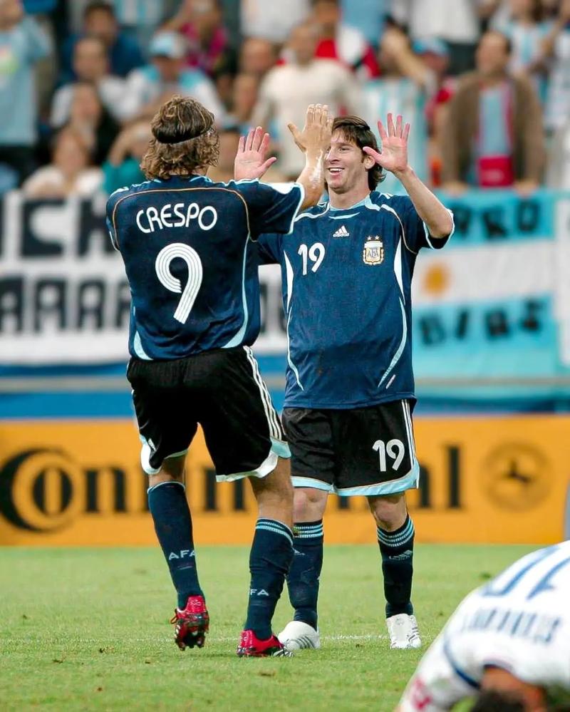 TA：曼联知道谈谢什科需要时间；莱比锡和多特都在关注霍伊伦