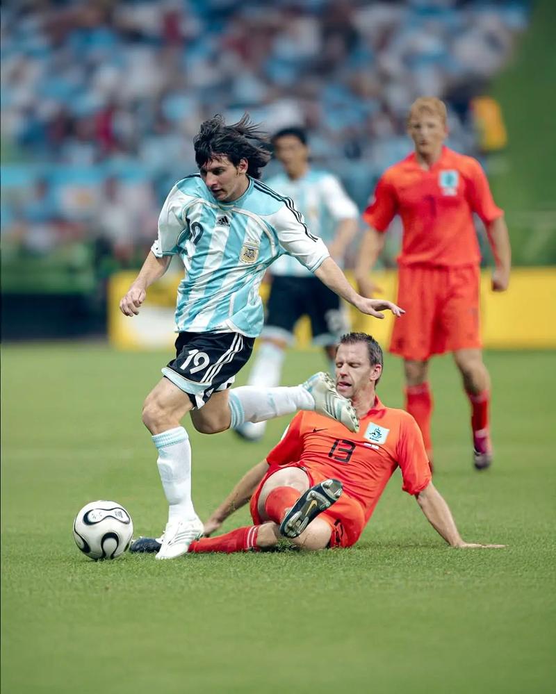 常在河边走哪有不湿鞋，恰尔汗奥卢国米生涯首次点球被扑