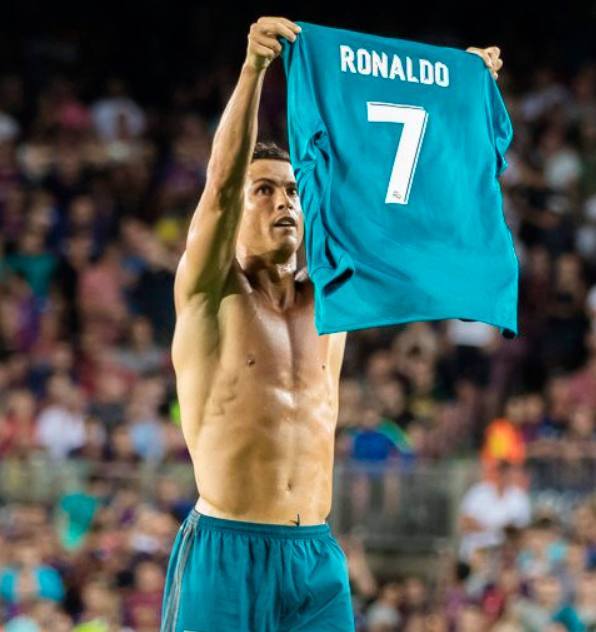 自杀事件后两年，贝卡-贝卡重回赛场并再度取得进球