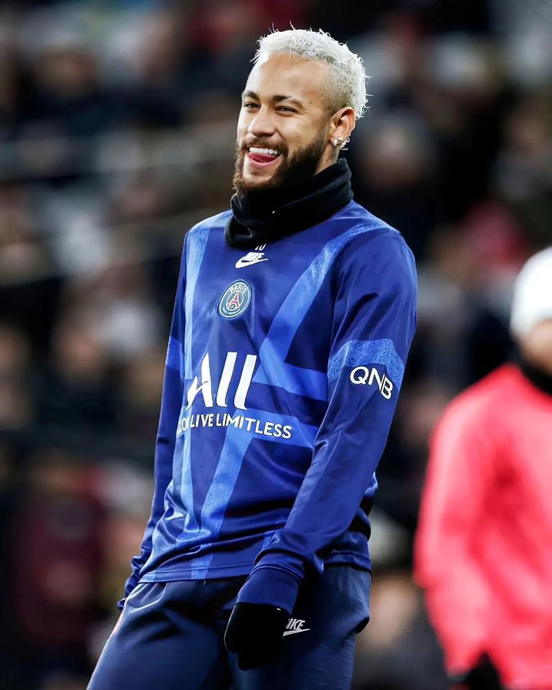 梅西天生内向！但因为足球、变成一个会主动演讲的领袖！