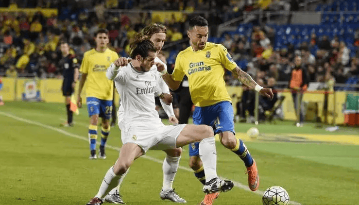 克勒舍：泽特尔属于德国最优秀的门将之一，他有望入选国家队