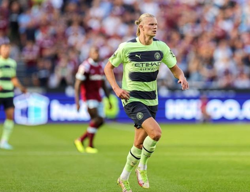 里程碑，青岛西海岸球员宋浩宇俱乐部生涯出战100场比赛