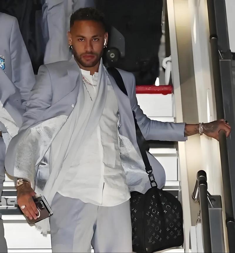 王燊超赛后喊话球迷：明年为第五个冠军拼搏